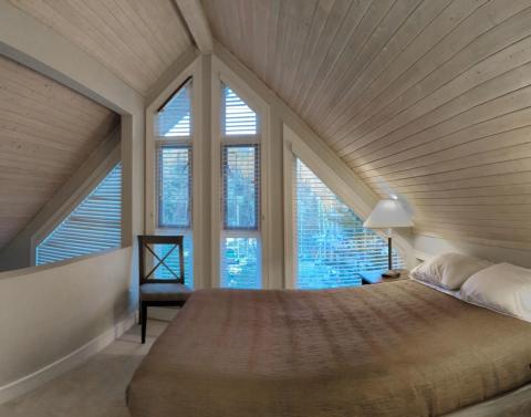 Master bedroom with queen size bed